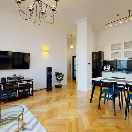 Big Modern Apart- Market Square- 6 People-view To Town Hall Apartment *